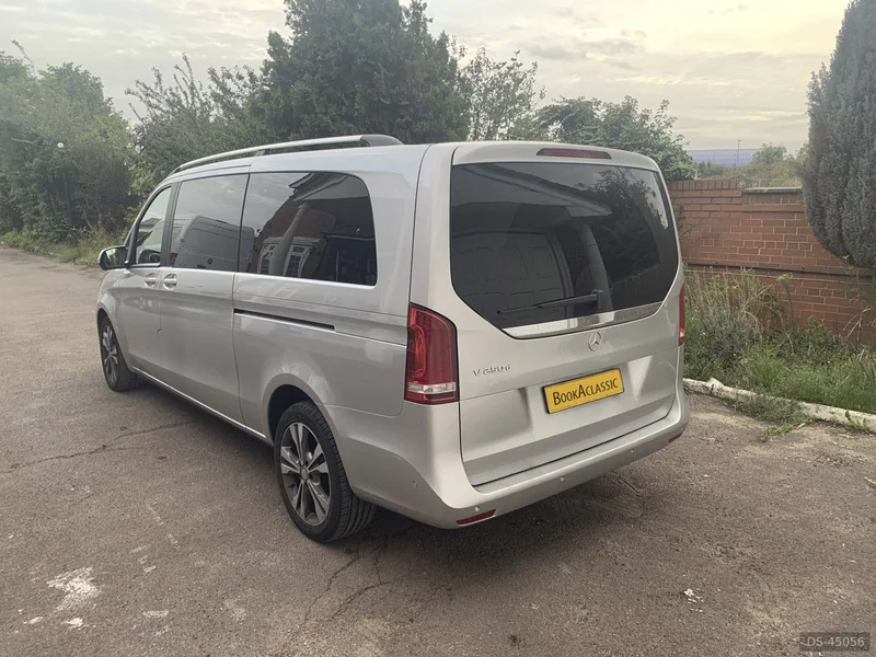 2017 Mercedes-Benz V Class in London 2