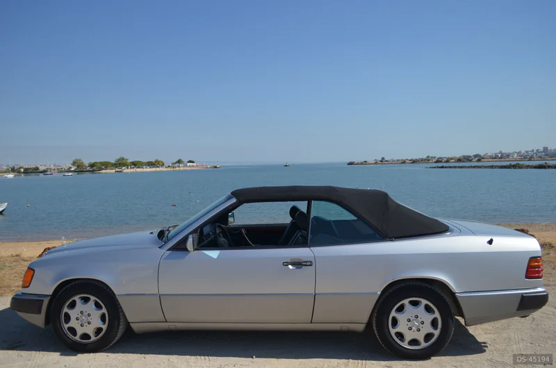 1993 Mercedes-Benz W124 Cabrio in Paio Pires 10