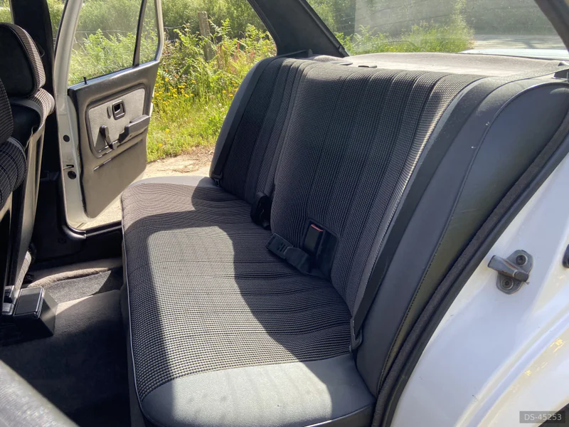 1987 BMW E30 in Braga 5