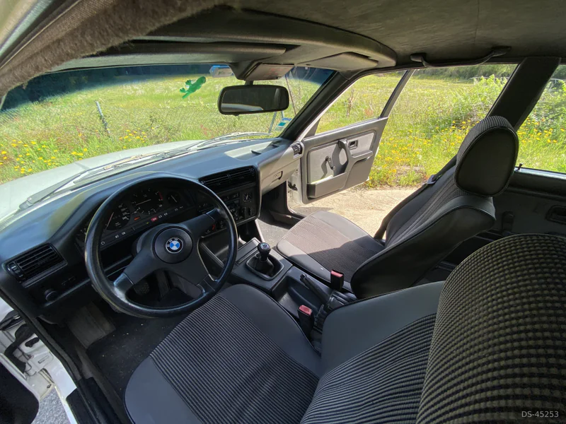 1987 BMW E30 in Braga 10