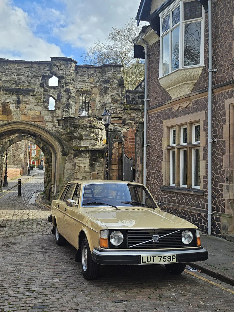 1976 Volvo 244 Dl in Loughborough 10