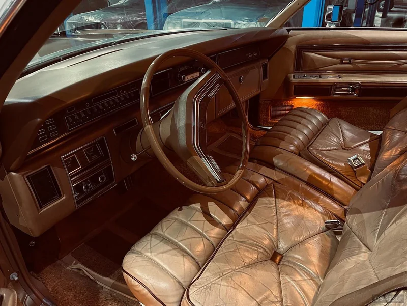 1976 Lincoln Continental Town Coupe in Holíč 4