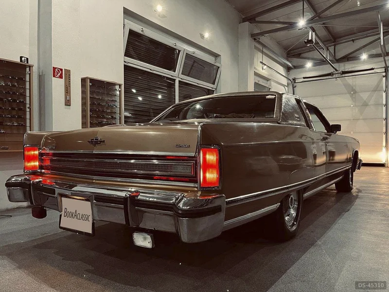 1976 Lincoln Continental Town Coupe in Holíč 3