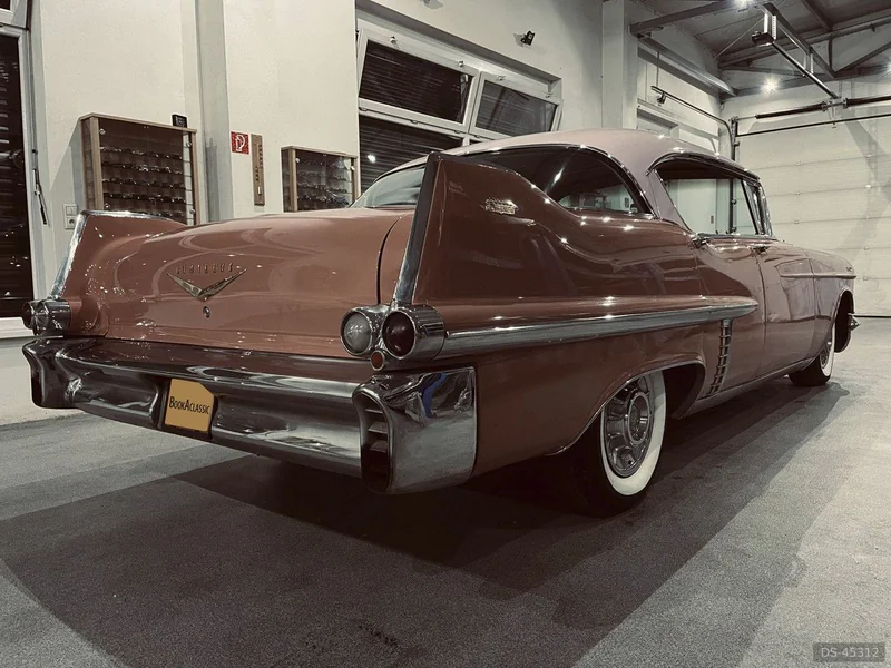 1957 Cadillac Sedan De Ville in Holíč 2