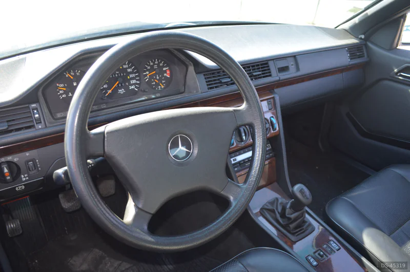 1992 Mercedes-Benz 300 Ce in Paio Pires 6