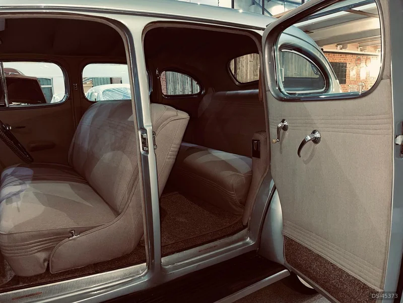 1938 Packard Eight De Luxe in Holíč 3