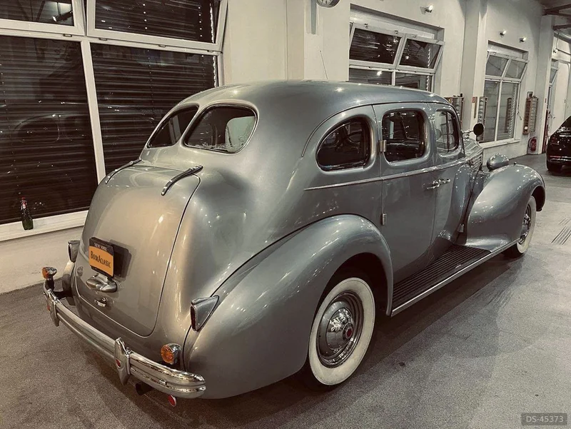 1938 Packard Eight De Luxe in Holíč 2
