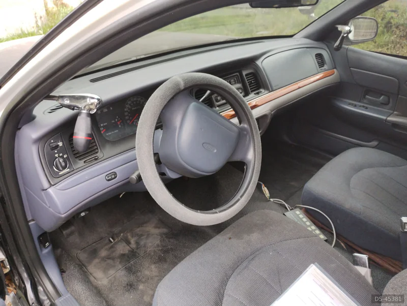 1998 Ford Crown Victoria Police Interceptor in Ridabu 2