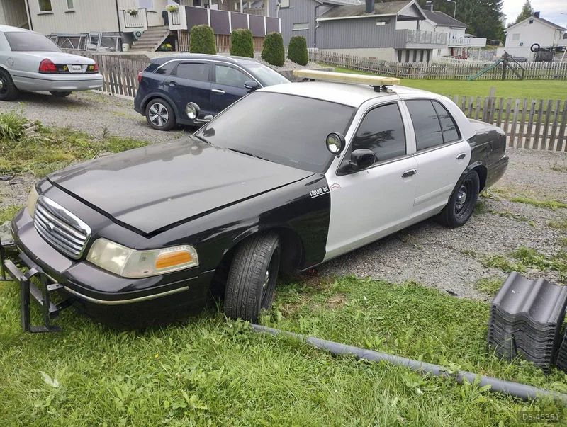 1998 Ford Crown Victoria Police Interceptor in Ridabu 4