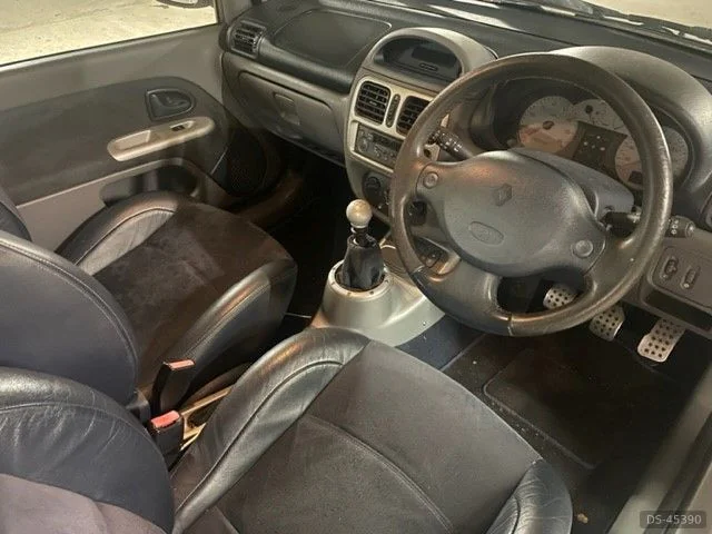 2000 Renault Clio V6 Mk1 in Wokingham, Berkshire 4