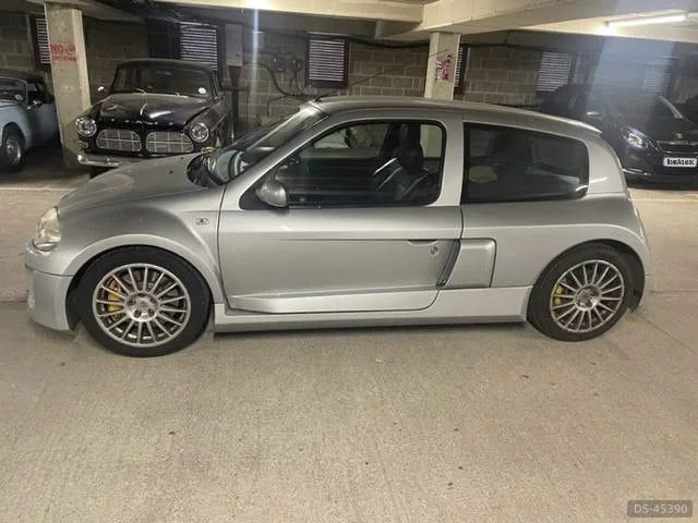 2000 Renault Clio V6 Mk1 in Wokingham, Berkshire 5