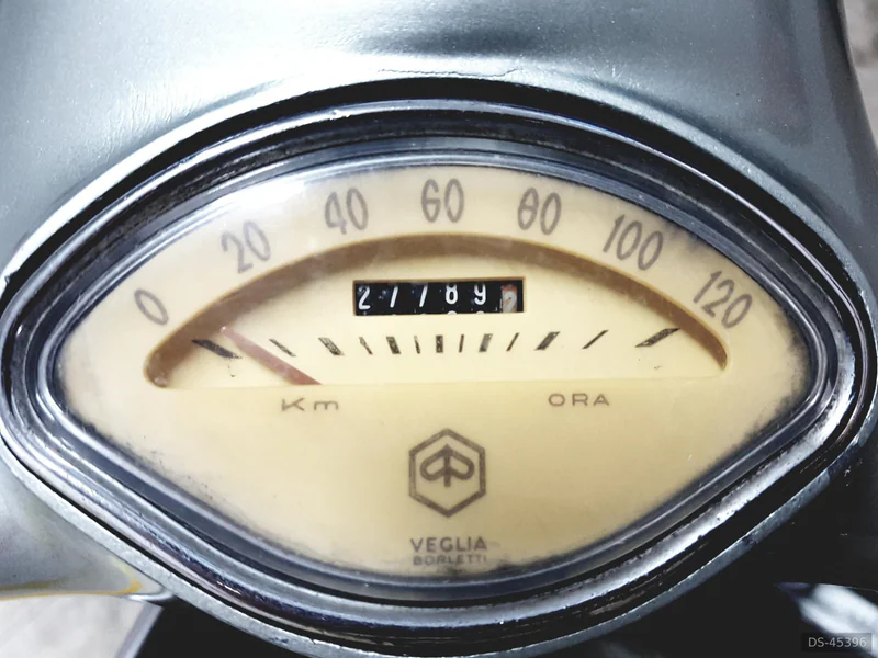 1971 Piaggio Vespa Sprint 150 in Ferreiras 2