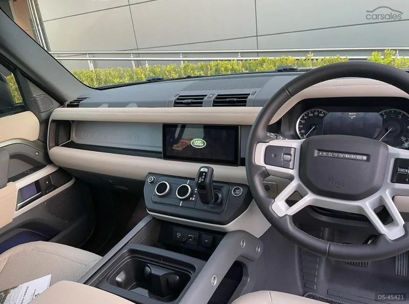 2021 Land Rover Defender in Burleigh Waters 2
