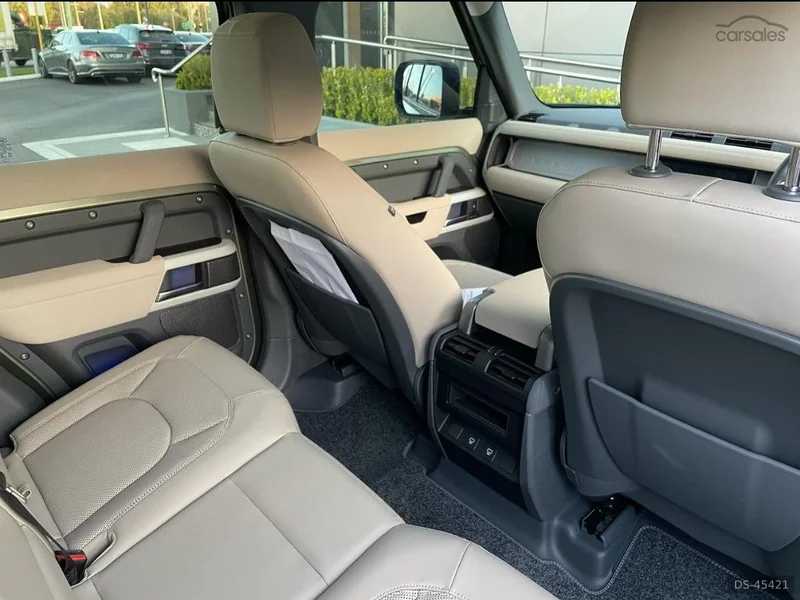 2021 Land Rover Defender in Burleigh Waters 3
