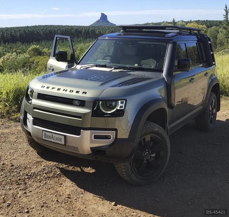 2021 Land Rover Defender in Burleigh Waters