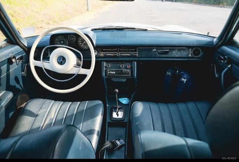 1970 Mercedes-Benz 220 Auto in Surbiton 5