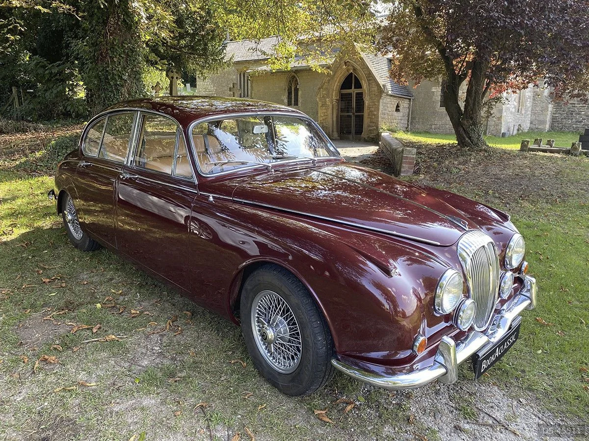 1969 Daimler 250 V8