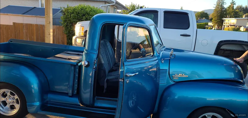 1950 GMC 9300 in Powell River 10
