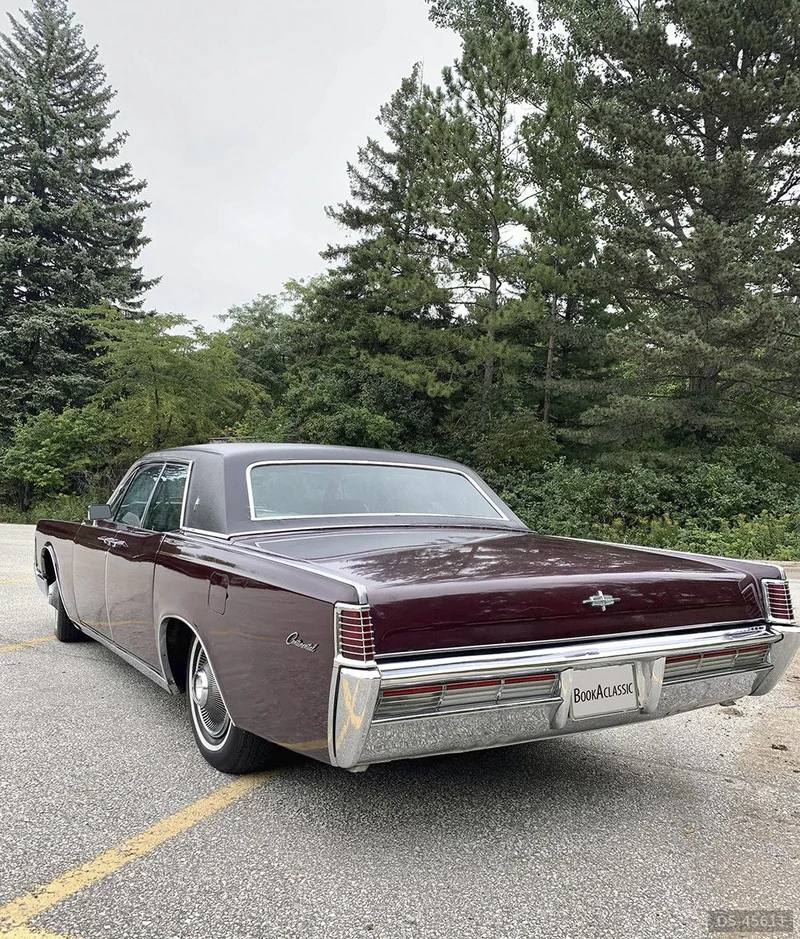 1968 Lincoln Continental in Blue Mountain 6