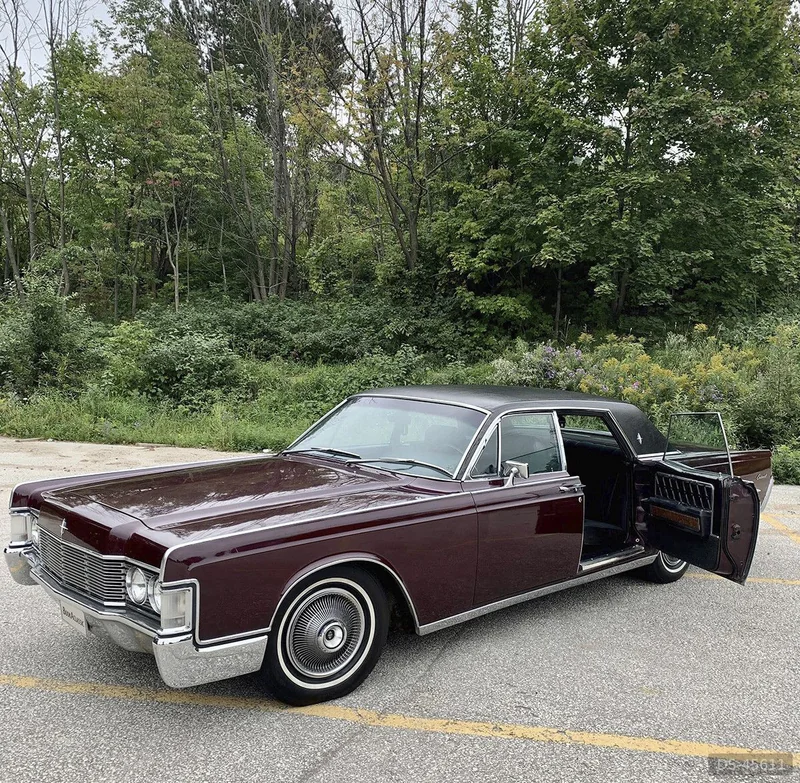 1968 Lincoln Continental in Blue Mountain 2