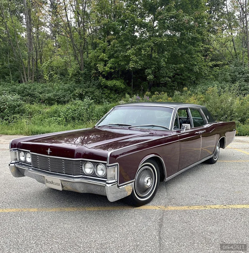 1968 Lincoln Continental in Blue Mountain