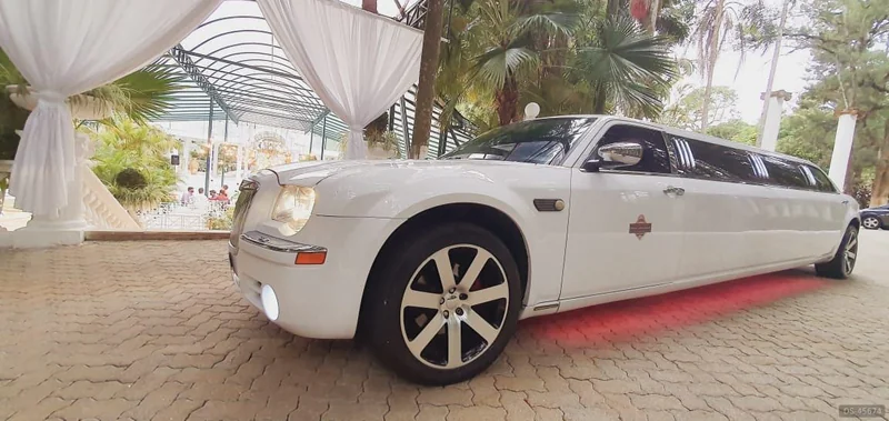 2015 Chrysler 300 C Limousine in Sao Paulo 3