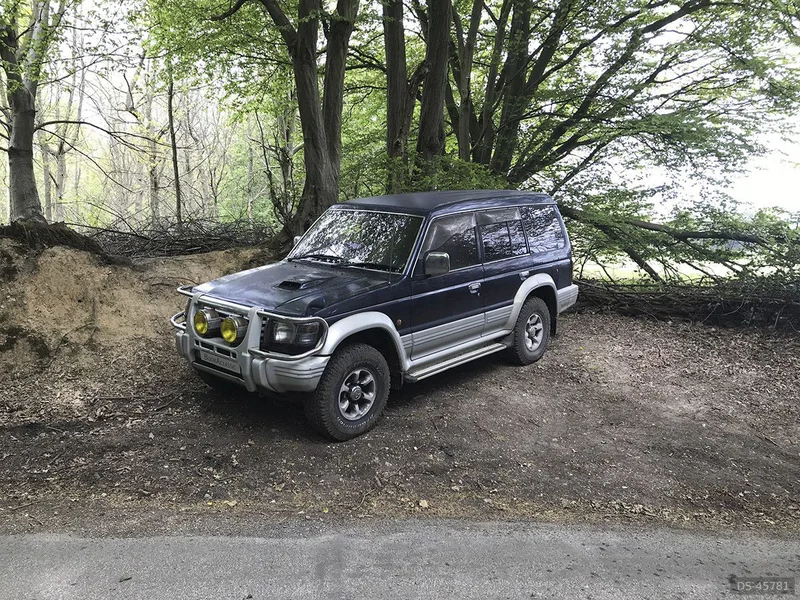 1995 Mitsubishi Pajero in Hertfordshire 2