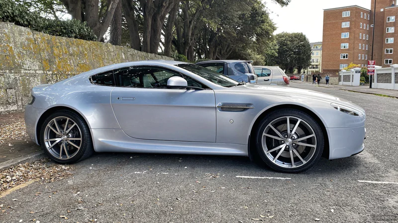 2010 Aston Martin Vantage in London 3