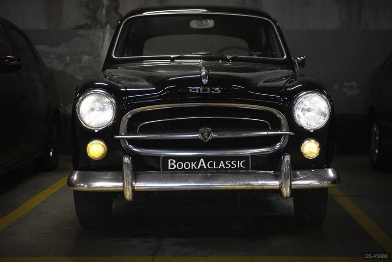 1959 Peugeot 403 in Porto 3