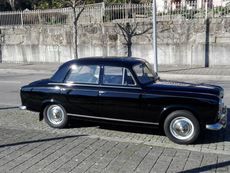 1959 Peugeot 403 in Porto 2