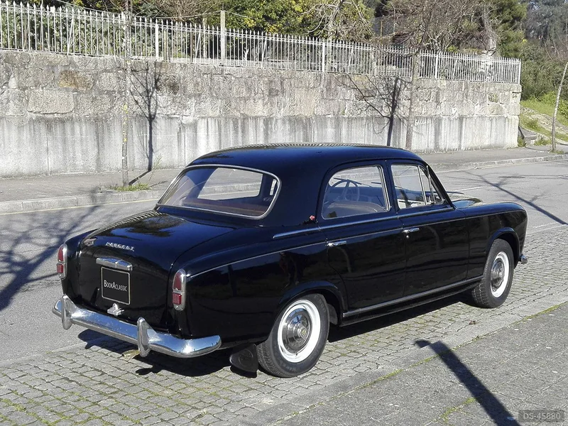 1959 Peugeot 403 in Porto 4