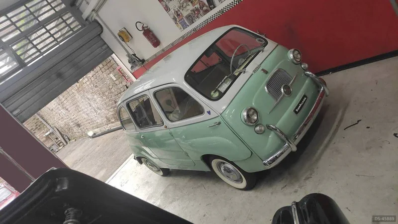 1961 Fiat 600 Multipla in Roma 2