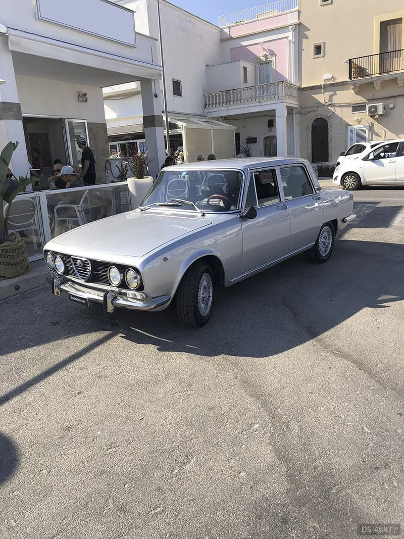 1972 Alfa Romeo 2000 in Ostuni 1