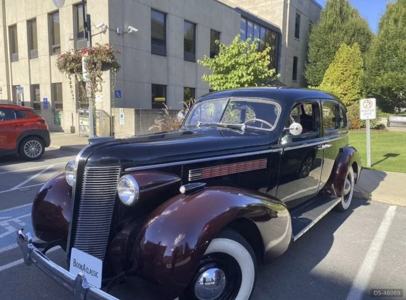 1937 Buick Mclaughlin-Series 41 in Toronto 3