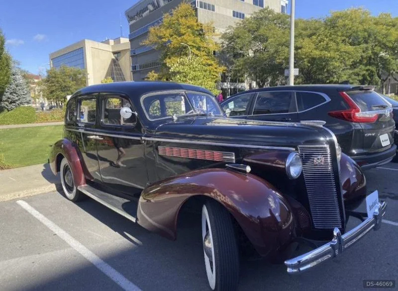 1937 Buick Mclaughlin-Series 41 in Toronto 2