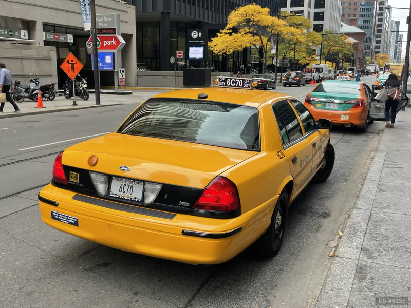 2011 Ford Crown Victoria in Toronto 3