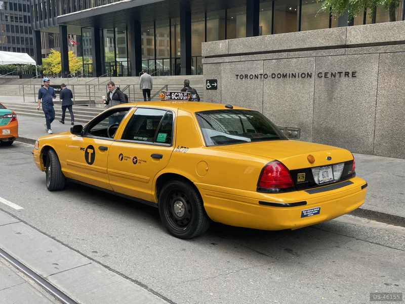 2011 Ford Crown Victoria in Toronto 4
