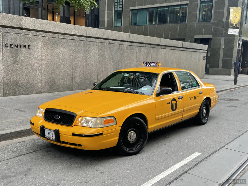 2011 Ford Crown Victoria in Toronto 5