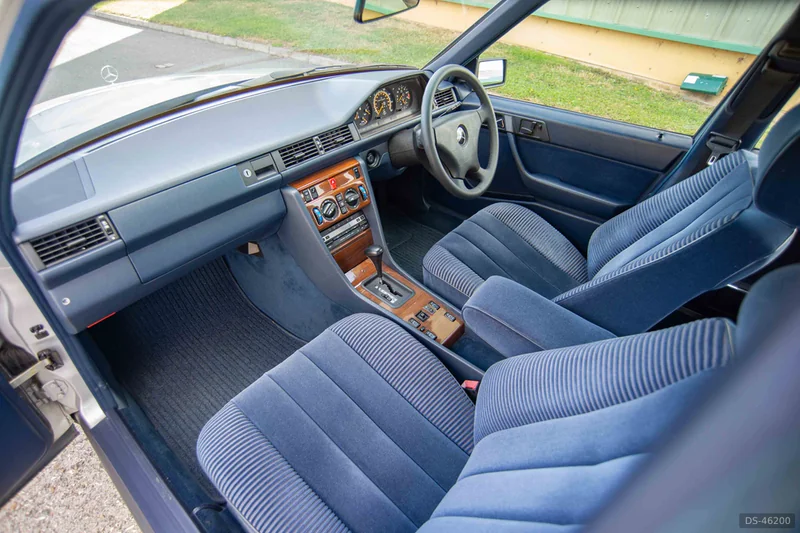 1989 Mercedes-Benz 300e W124 in London 2