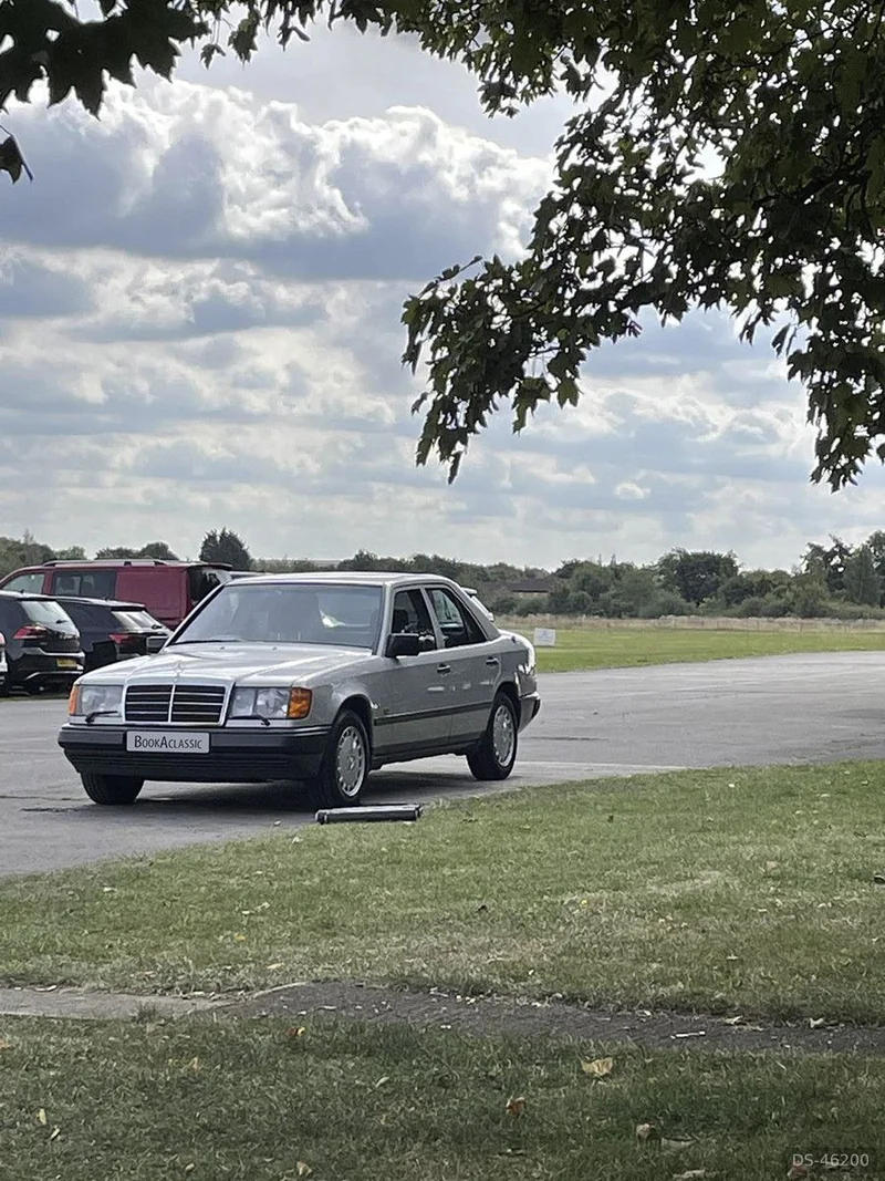 1989 Mercedes-Benz 300e W124 in London 4