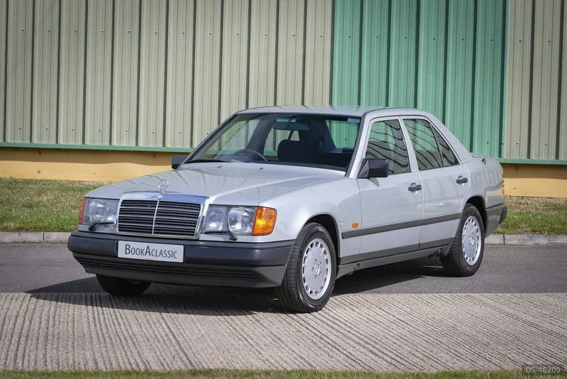 1989 Mercedes-Benz 300e W124 in London 5