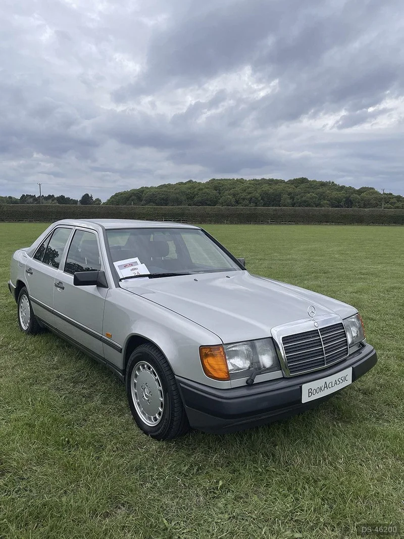 1989 Mercedes-Benz 300e W124 in London 3