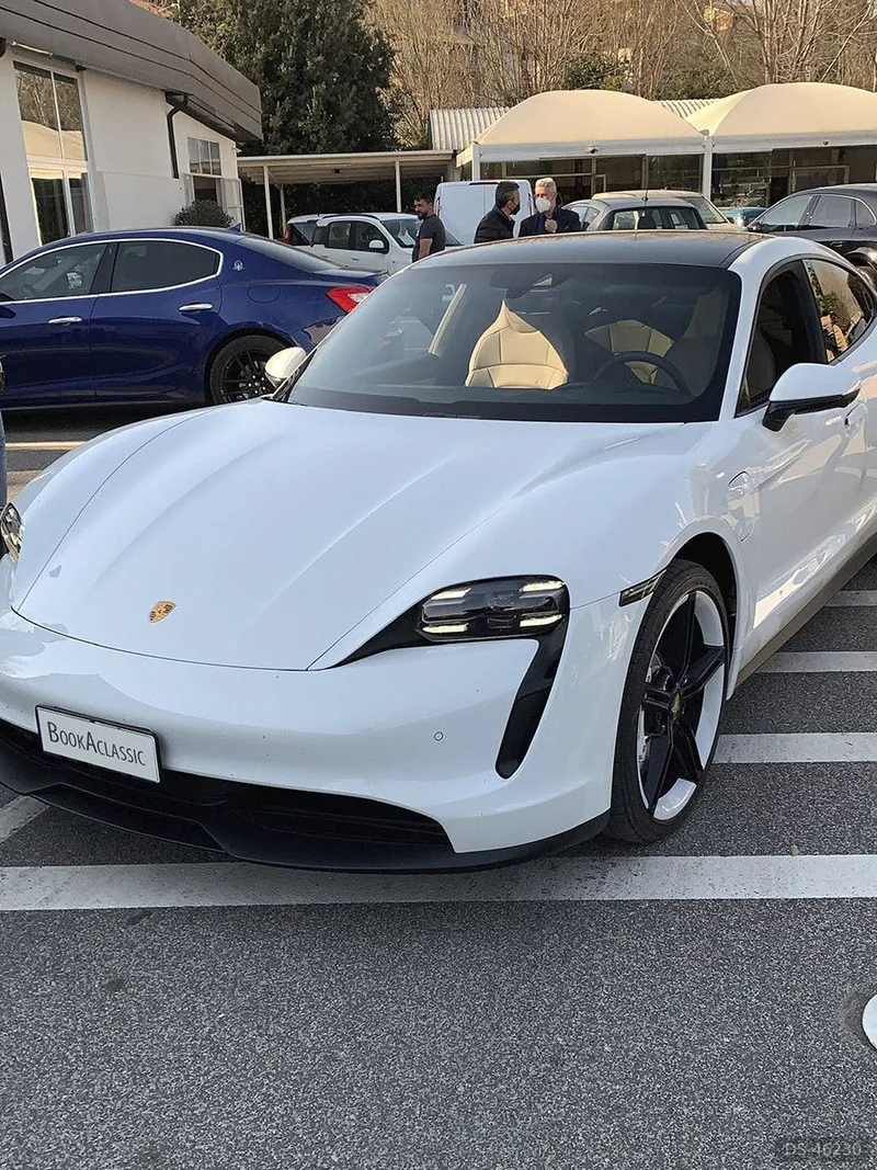 2022 Porsche Taycan in Mentana 8