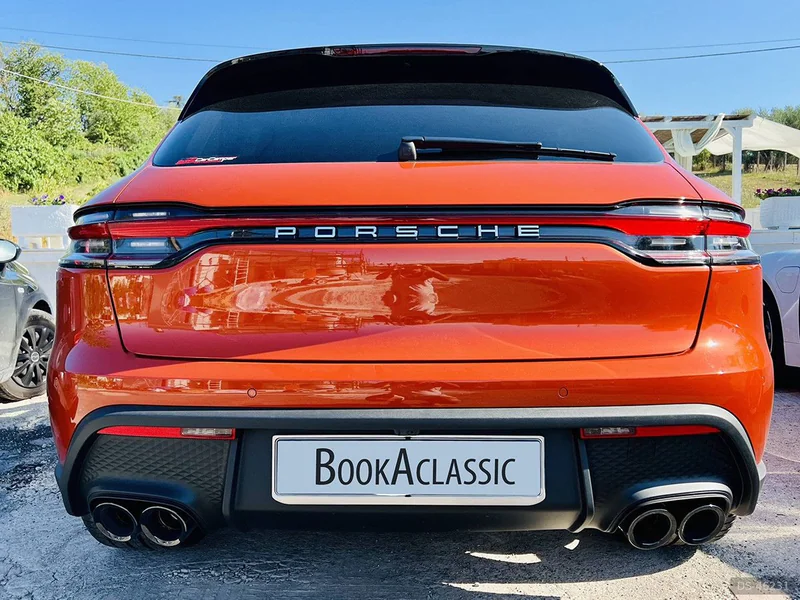 2022 Porsche Macan in Mentana 3