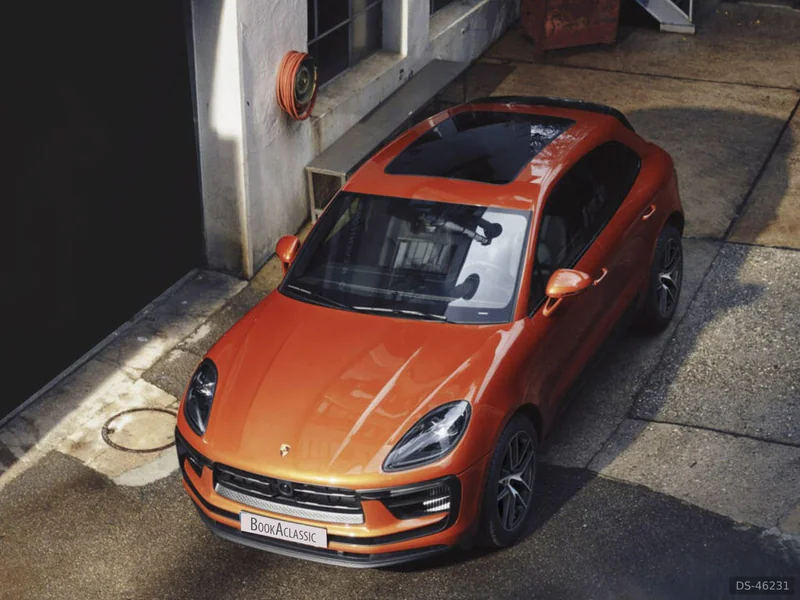 2022 Porsche Macan in Mentana 4