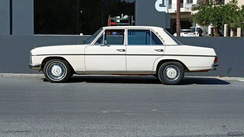 1971 Mercedes-Benz 220 in Heraclion 7
