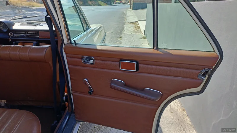 1971 Mercedes-Benz 220 in Heraclion 8