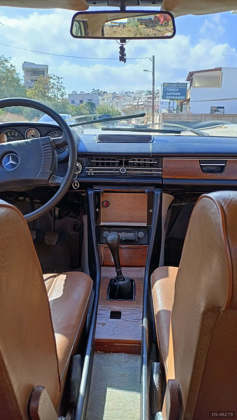 1971 Mercedes-Benz 220 in Heraclion 9
