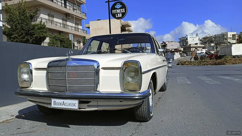 1971 Mercedes-Benz 220 in Heraclion 2