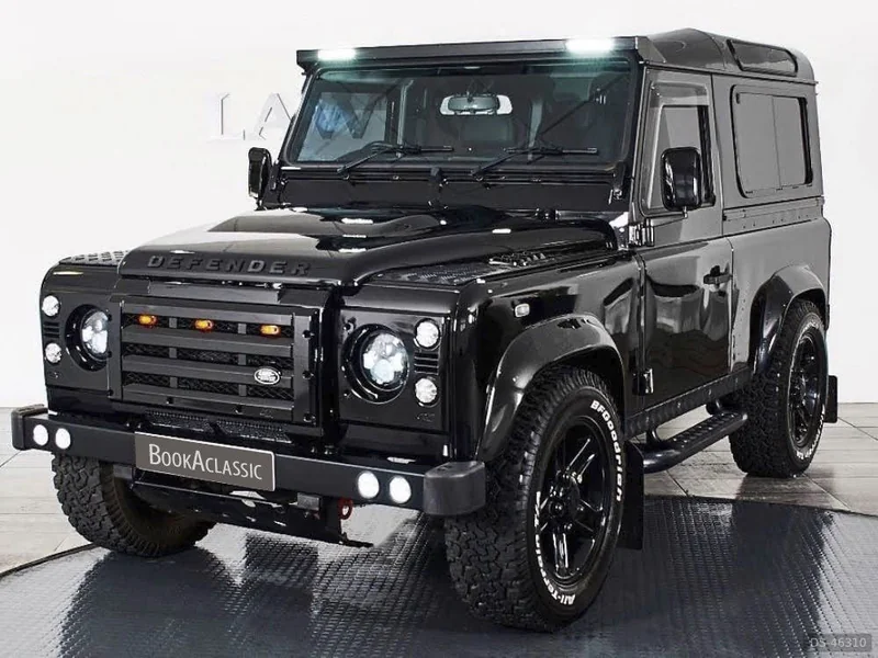 2014 Land Rover Defender 90 in London 2